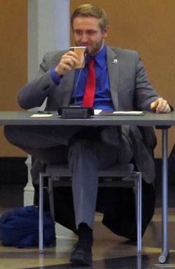 Oberbürgermeisterkandidat Björn-Wieland bei einer Podiumsdiskussion